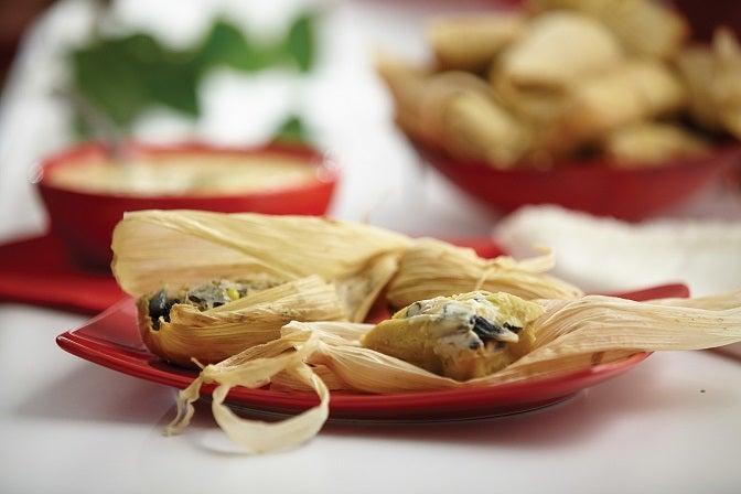 Tamales de huitlacoche y queso Oaxaca