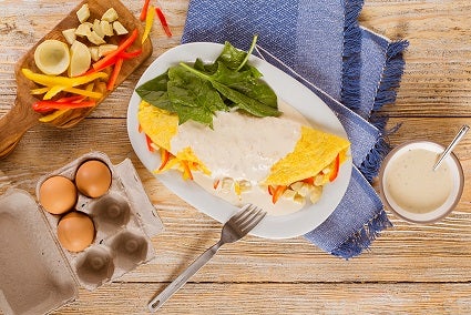 omelette de pimiento y alcachofa con salsa de pimienta