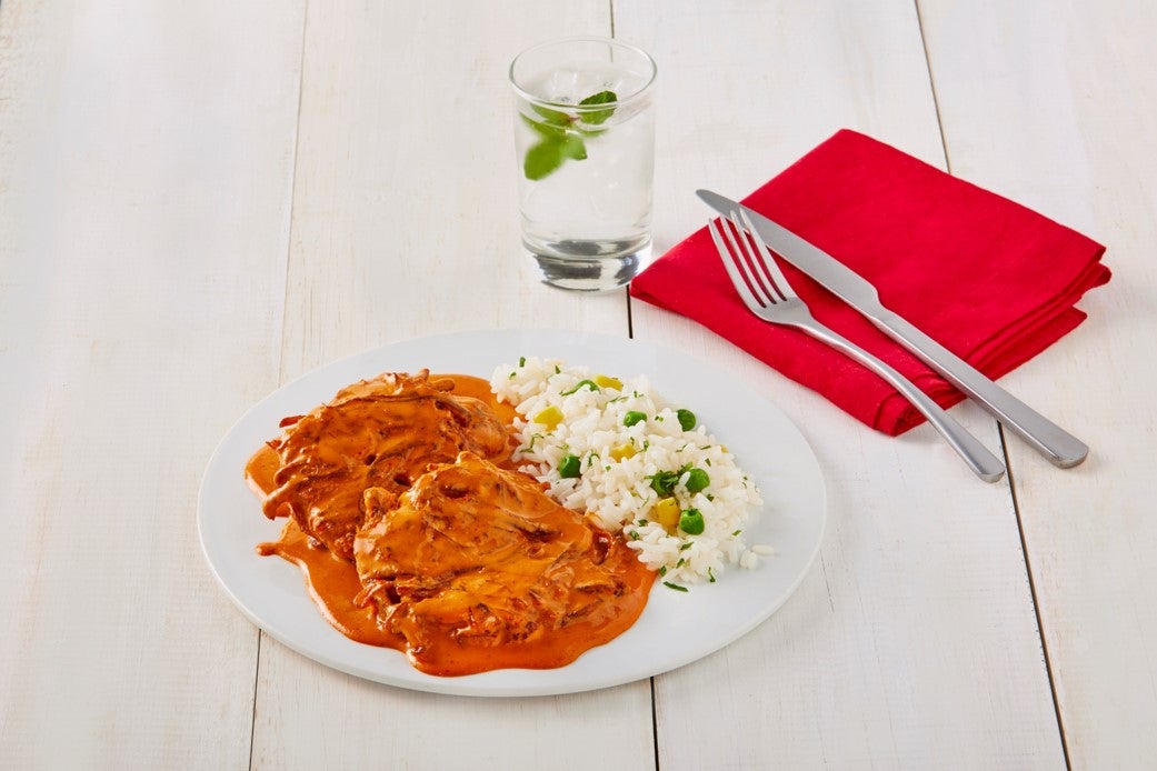 TORTITAS de CARNE preparadas con CARNATION® CLAVEL®