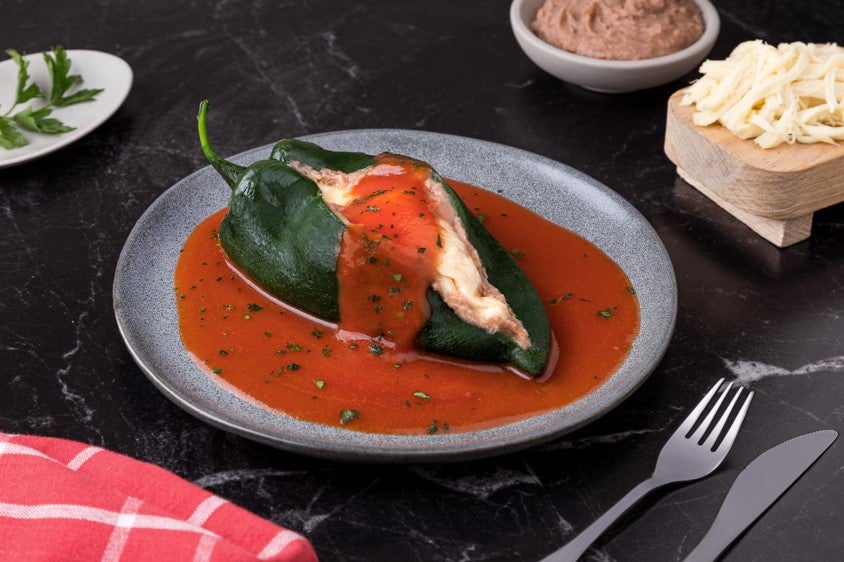Chiles Rellenos de Queos con Frijoles