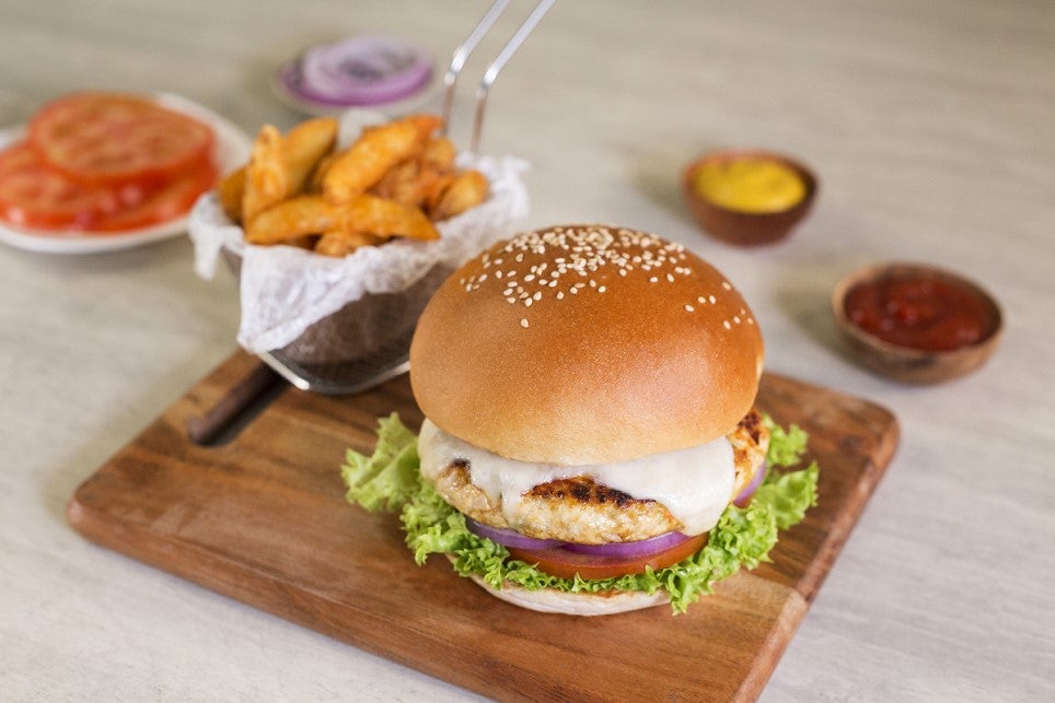 Hamburguesa de pollo y vegetales