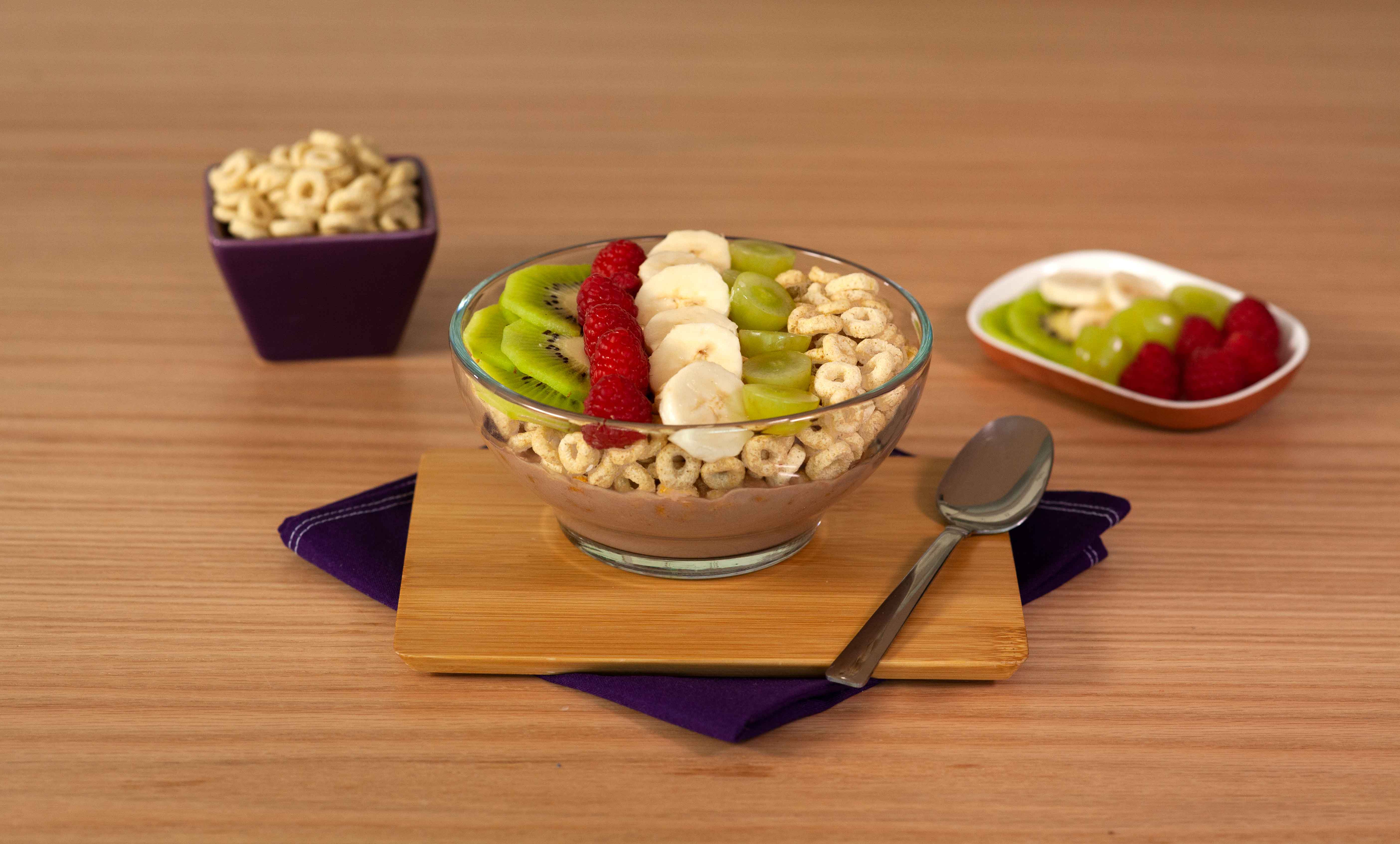 Bowl de Cocoa, Fruta y Cereal de desayuno | Recetas Nestlé