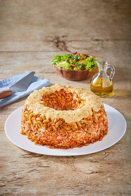 Rosca de pasta con atún y tomate