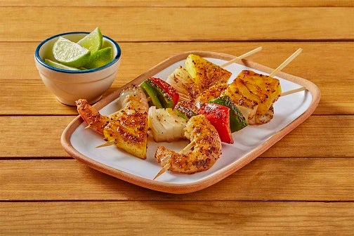 Brochetas de camarón con tomate y especias