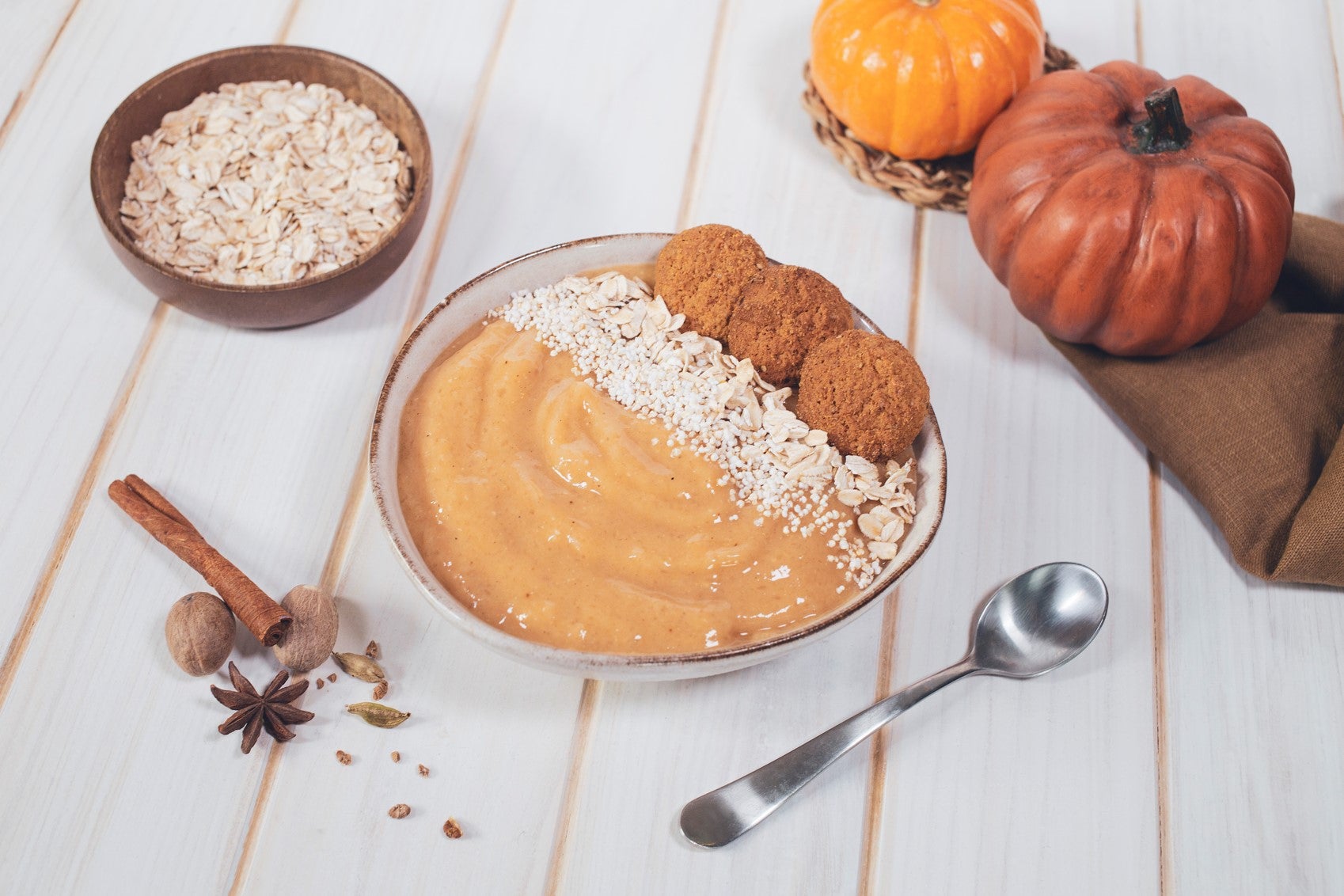 PUMPKIN SPICE BOWL preparado con Alimento a Base de Coco CARNATION® CLAVEL®