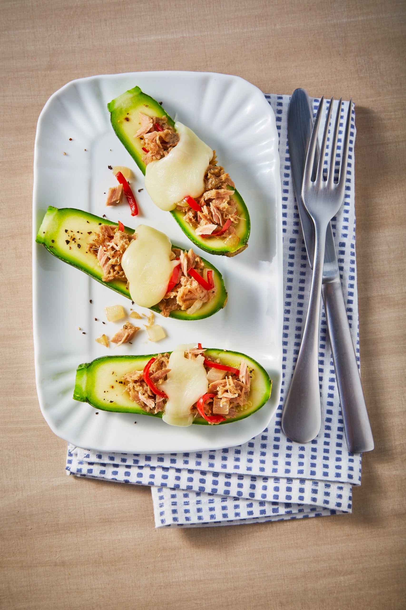 Calabacitas rellenas de atún