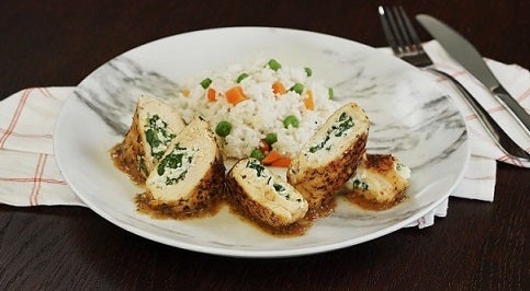 Pechuga rellena con requeson y espinaca a la leña