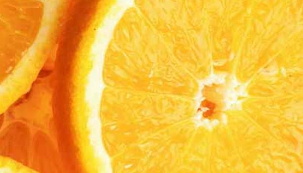 Rodajas de naranja, un alimento agrio o ácido, con una cáscara amarga.