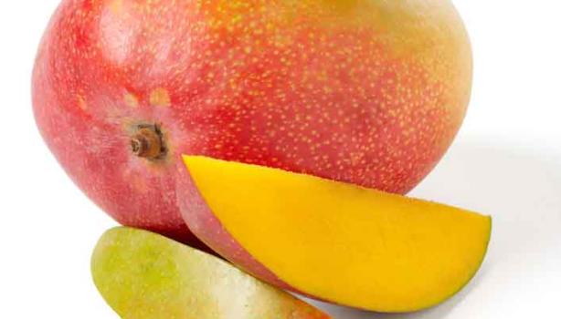El mango es una fruta con alto contenido de betacarotenos.