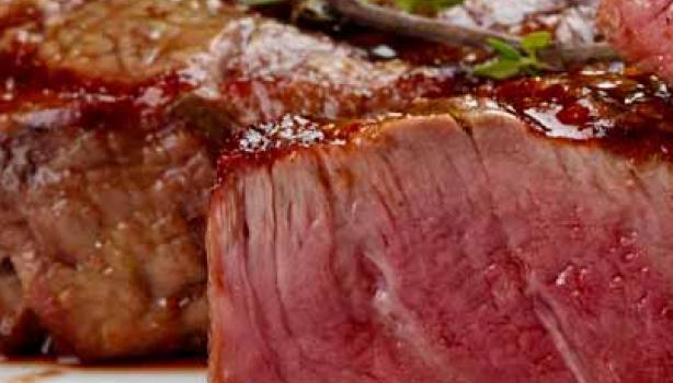 Trozos de carnes maduradas después de ser cocinados.