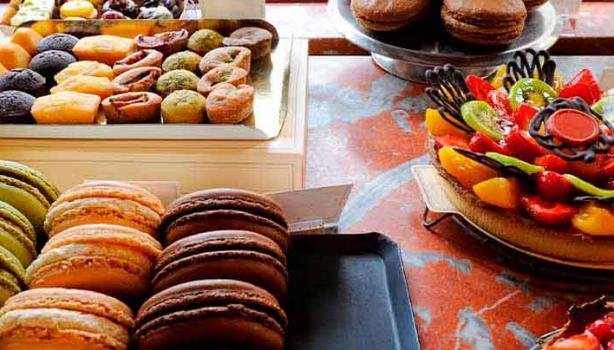 Macarrones, orejas y otros postres de la pastelería francesa.