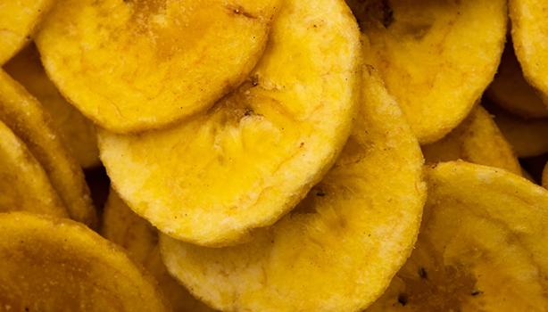 Chips de plátano maduro