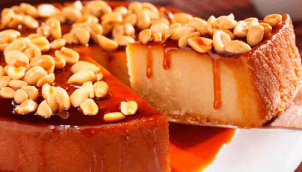 Un juego de texturas con un flan de cacahuate.