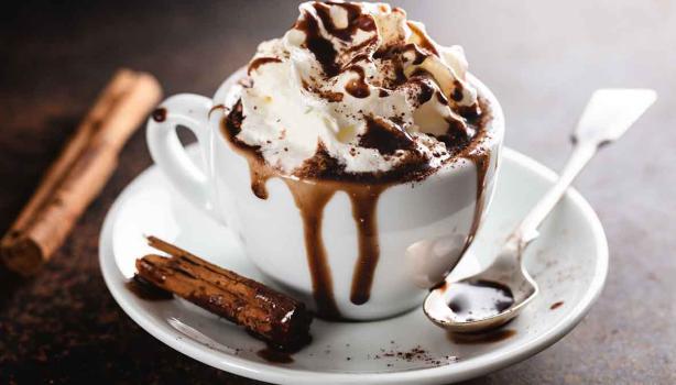 La crema batida es todo un clásico con bebidas con café y chocolate.