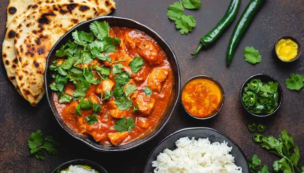 Plato de pollo y arroz receta con curry 