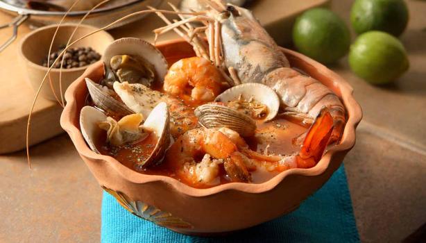  Plato con receta de cazuela de mariscos  