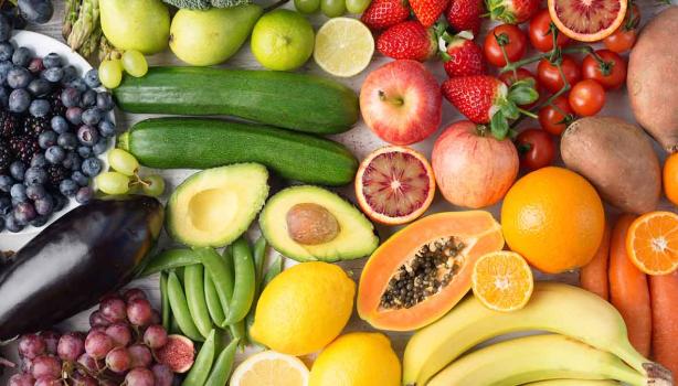 Frutas deshidratadas en un mesón  