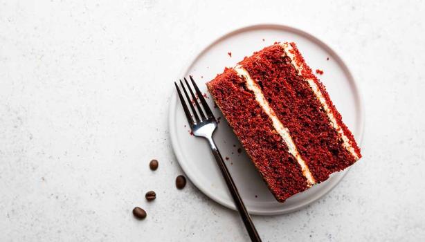 Rebanada de pastel Red Velvet en un plato