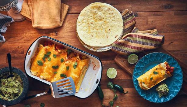 Mesa con preparaciones hechas con tipos de tortilla