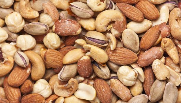 Mezcla de frutos secos que incluye marañones, almendras, pistachos y avellanas, opción para recetas y snack