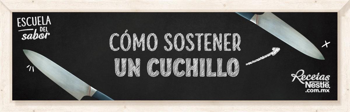 Pizarrón sobre el que está escrito cómo sujetar un cuchillo, acompañado de este utensilio   