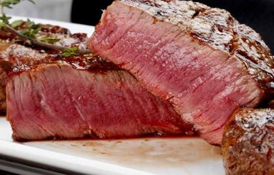 Trozos de carnes maduradas después de ser cocinados. Trozos de carnes maduradas después de ser cocinados.