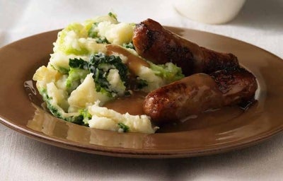 Salchichas caseras, acompañadas de papas. Salchichas caseras, acompañadas de papas.