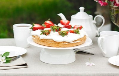 Un pastel con glaseado real como cobertura.