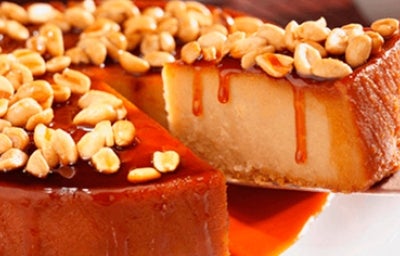 Un juego de texturas con un flan de cacahuate.