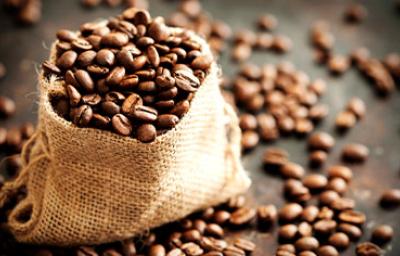 Día internacional del café granos en bolsa 