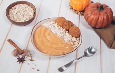 Desayuno de crema de avena y calabaza Desayuno de crema de avena y calabaza