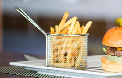 Receta de hamburguesa con papas fritas en airfryer Receta de hamburguesa con papas fritas en airfryer