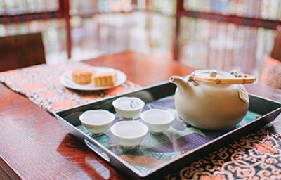 Juego de té con pastelitos Juego de té con pastelitos