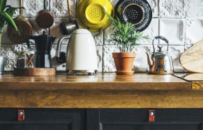 Encimera con tetera de cocina, consejos de cómo limpiarla Encimera con tetera de cocina, consejos de cómo limpiarla