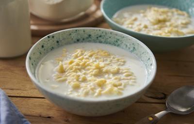 Para qué sierve el kéfir. Bowl de kéfir al desayuno
