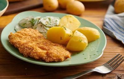 Plato con receta de milanesa empanada con pan molido Plato con receta de milanesa empanada con pan molido