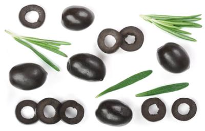 Aceitunas frescas cortas a la mitad y enteras para rellenarse. 