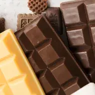 Diferentes tabletas de tipos de chocolate    
