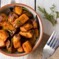 Las papas, en especial con cáscara, son alimentos con fibra.