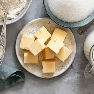 Mantequilla con otros ingredientes de repostería.