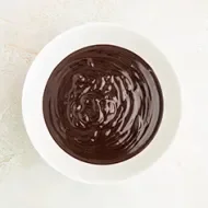 Chocolate derretido al baño María.