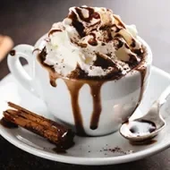 La crema batida es todo un clásico con bebidas con café y chocolate.