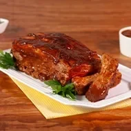 Costillas con salsa BBQ, una de las salsas para carne más famosas. 