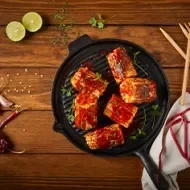  Elotes asados en una plancha de cocina