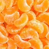 Gajos de mandarina juntos para cocinar. 