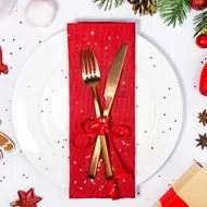 Mesa decorada para disfrutar de las recetas navideñas  