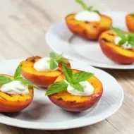 Duraznos con queso mascarpone