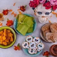 Comida para altar de muertos, tradición para celebrar el Día de los Muertos.