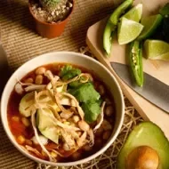 Tipos de pozole, pozole con tortillas.