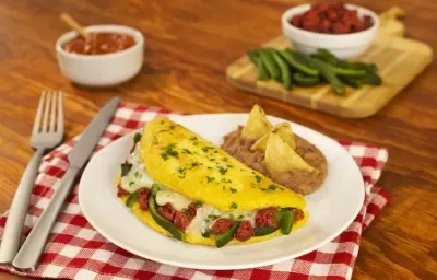 Omelette de chorizo con queso Omelette de chorizo con queso
